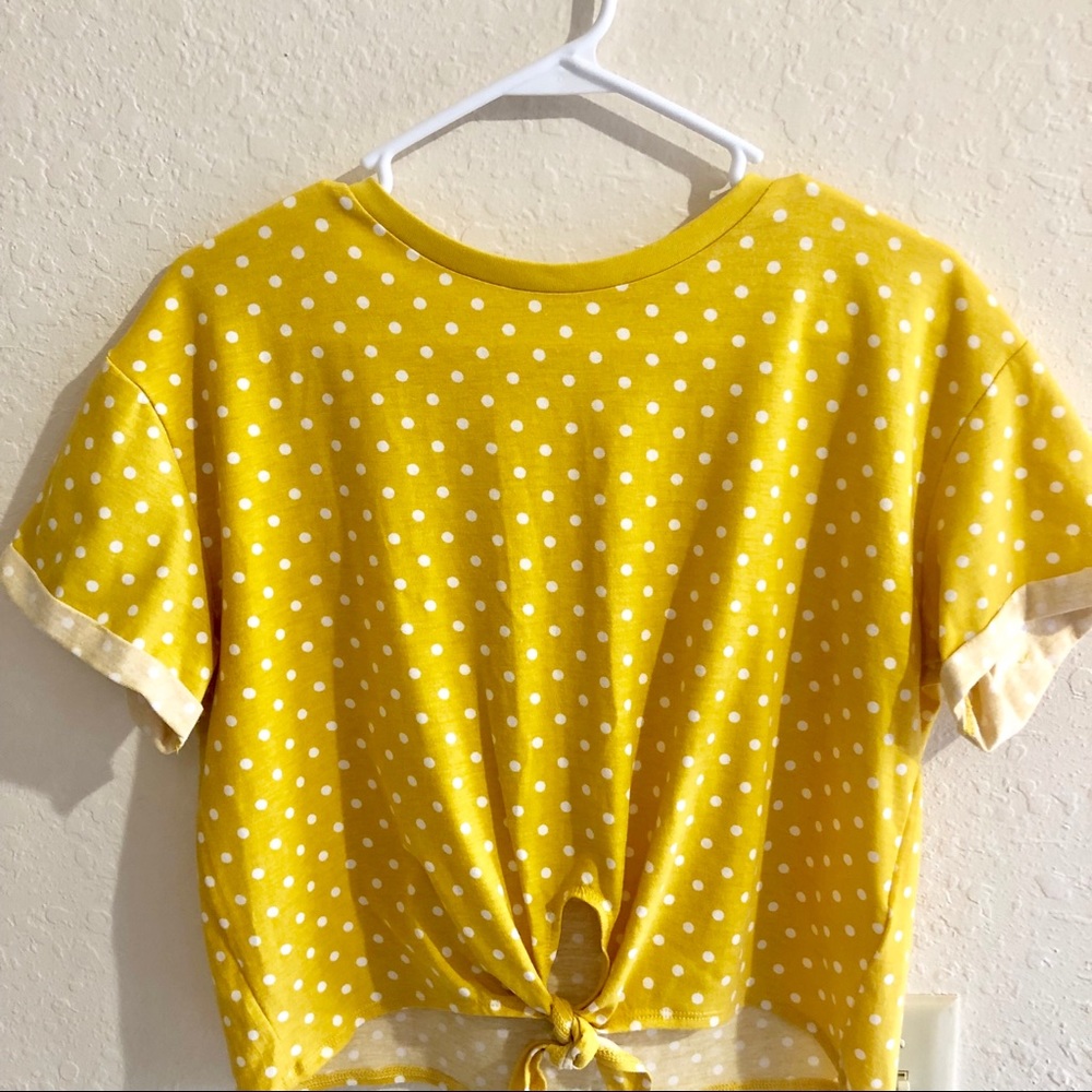Women’s yellow tie front top with polka dots sz M